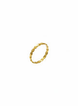 Lade das Bild in den Galerie-Viewer, "Aura Solis" – 14K Gold Ring im 22K Farbton