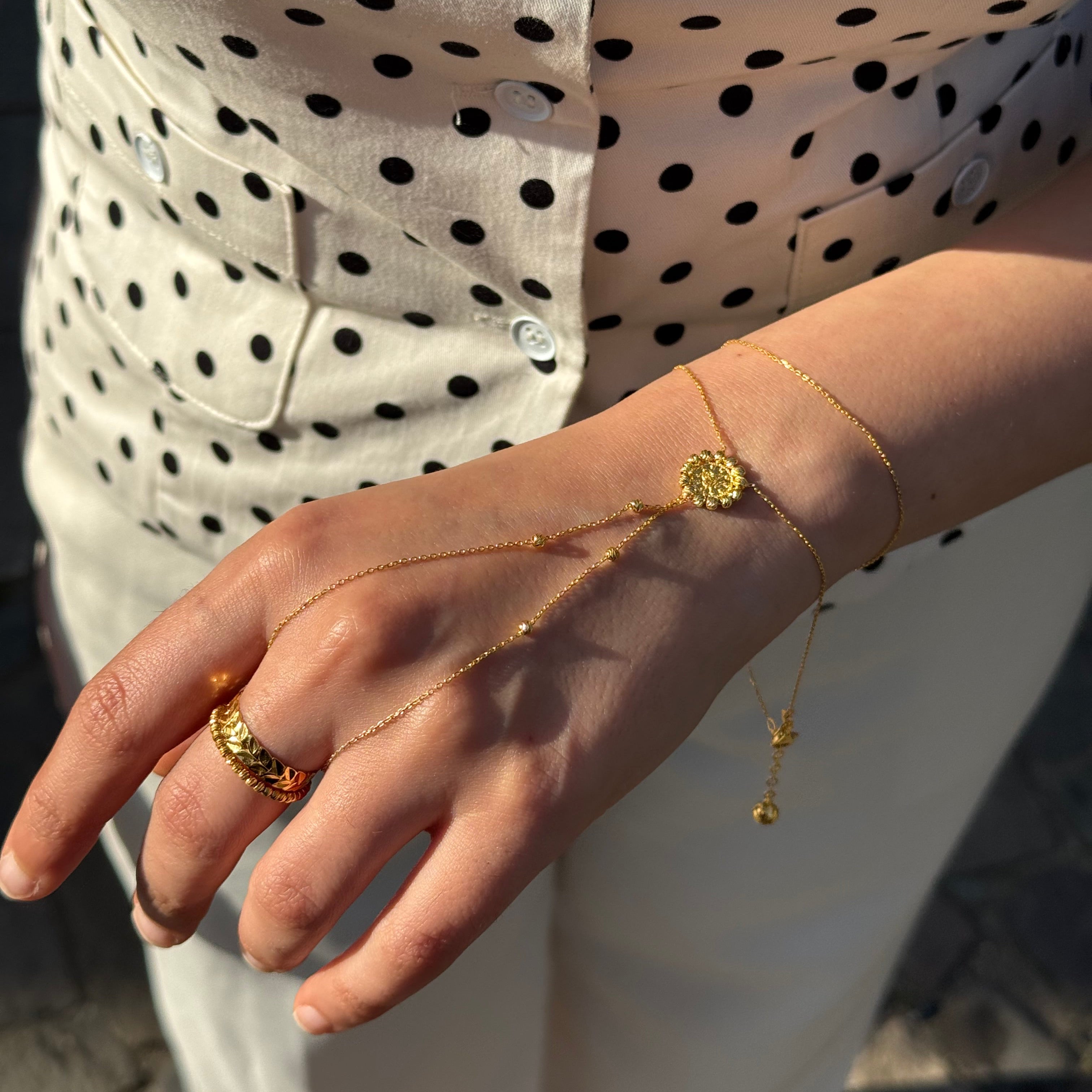 14 Karat Gold Handkette – Tura Design