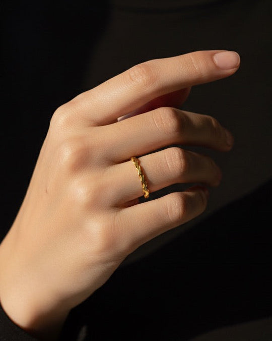 "Aura Solis" – 14K Gold Ring im 22K Farbton