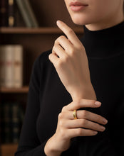 Lade das Bild in den Galerie-Viewer, &quot;Folia Aurea&quot; – 14K Gold Ring im 22K Farbton (Blatt-Design)
