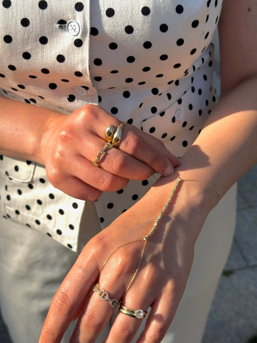 Dorika Handkette-14 Karat
