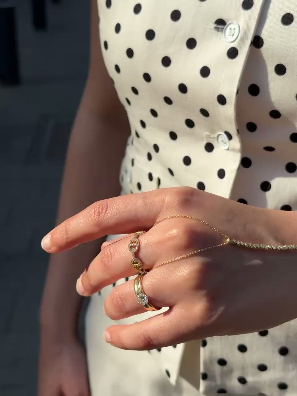 Dorika Handkette-14 Karat