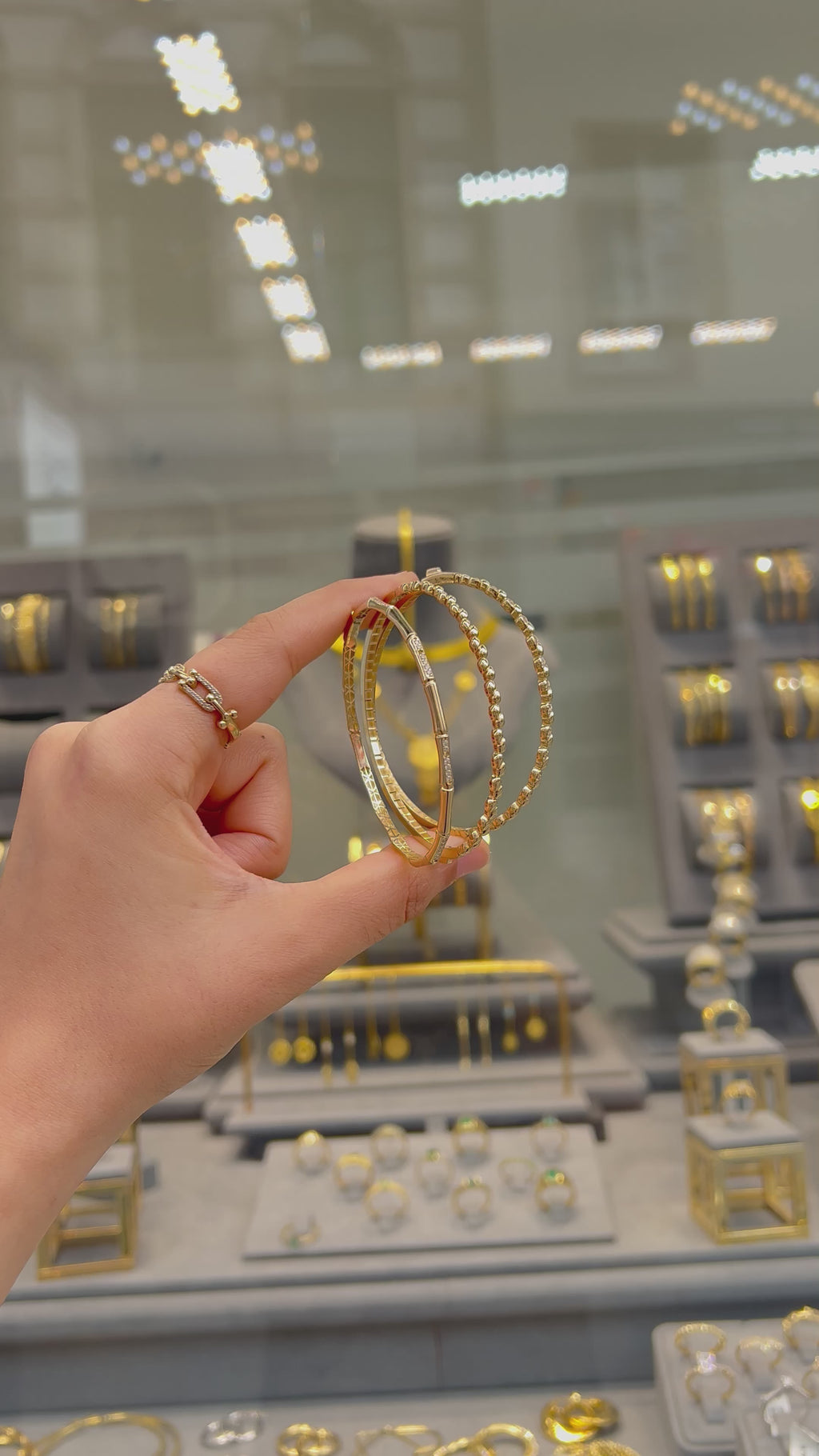 Drei einzigartige Armreif Designs - 14 Karat