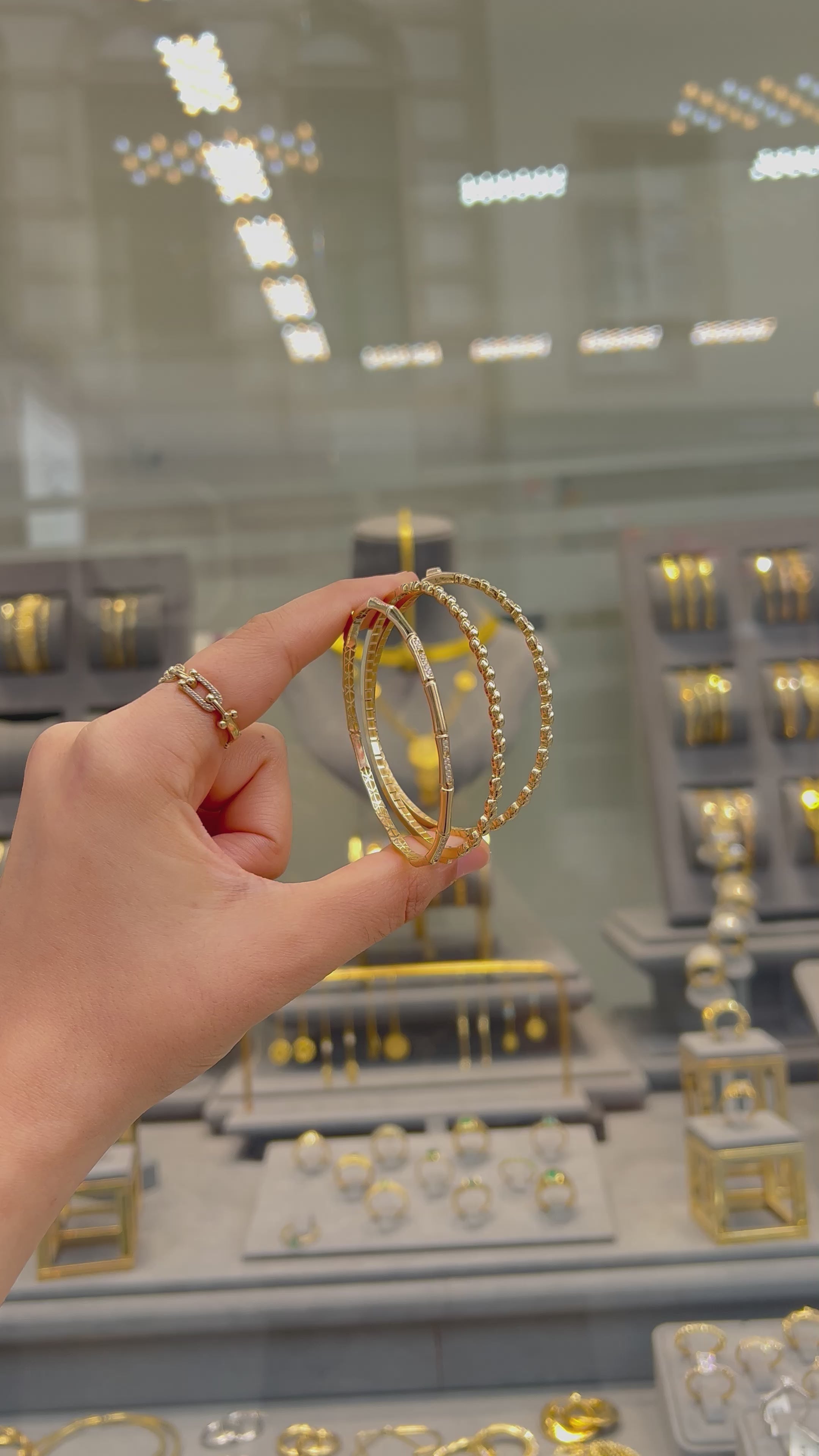 Drei einzigartige Armreif Designs - 14 Karat