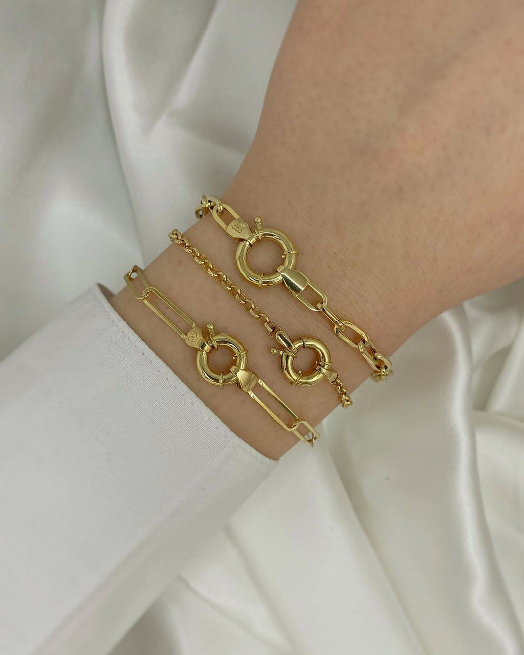 Kreisschloss-Armschmuck in ver. Varianten