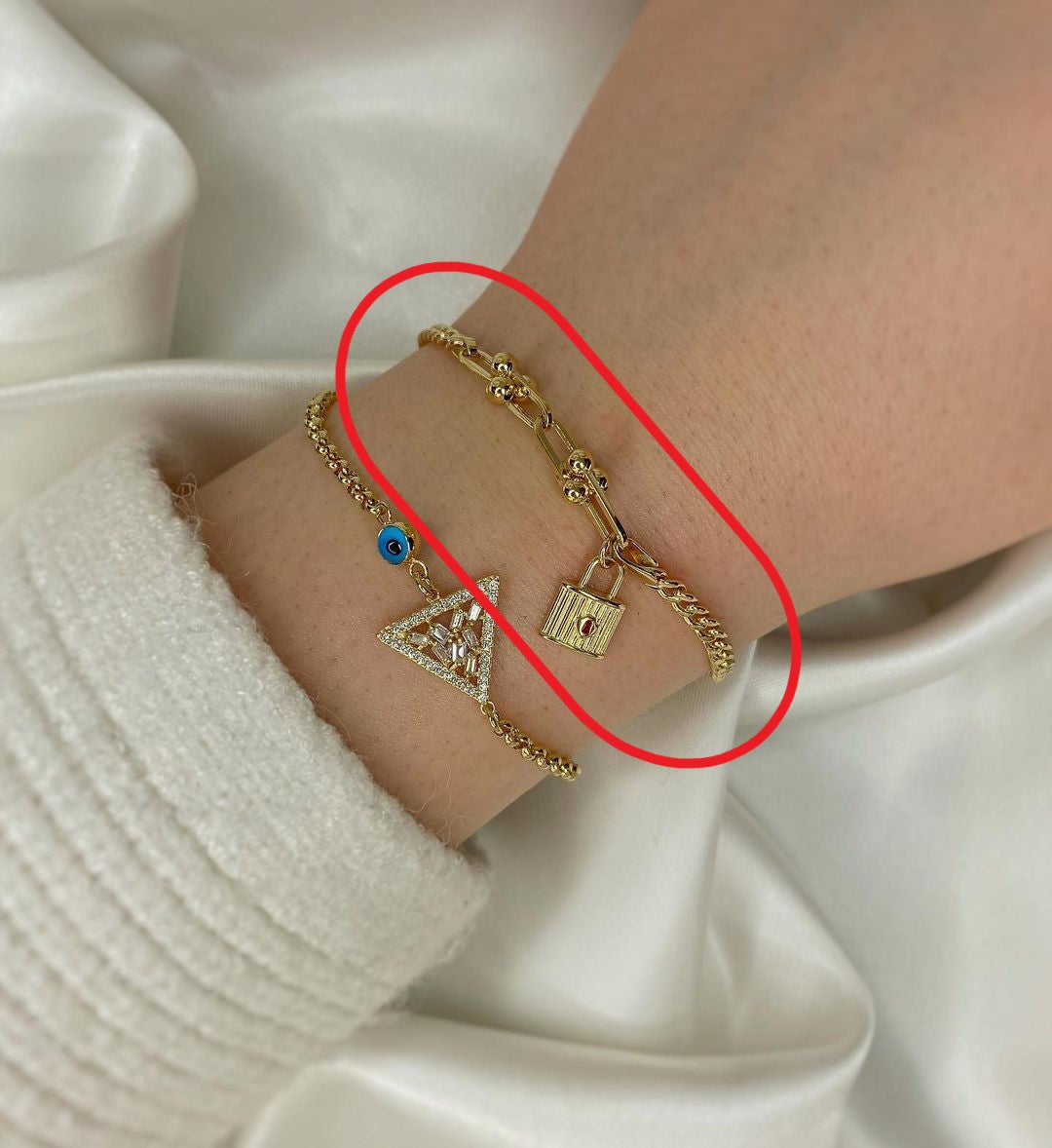 Amara Gold-Armschmuck mit Anhängern