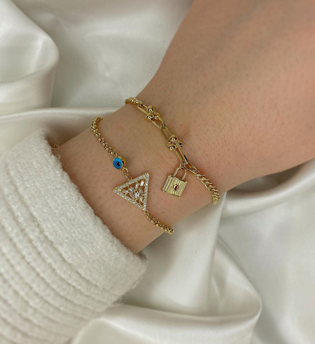 Amara Gold-Armschmuck mit Anhängern