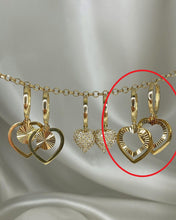 Lade das Bild in den Galerie-Viewer, Gold-Ohrringe mit Herzen ver. Varianten
