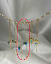 Lade das Bild in den Galerie-Viewer, Gold-Ohrringe mit Nazar-Symbol in ver. Varianten
