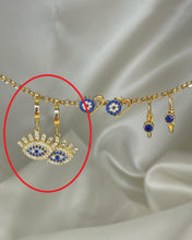 Lade das Bild in den Galerie-Viewer, Gold-Ohrring mit Nazar-Symbol ver. Varianten
