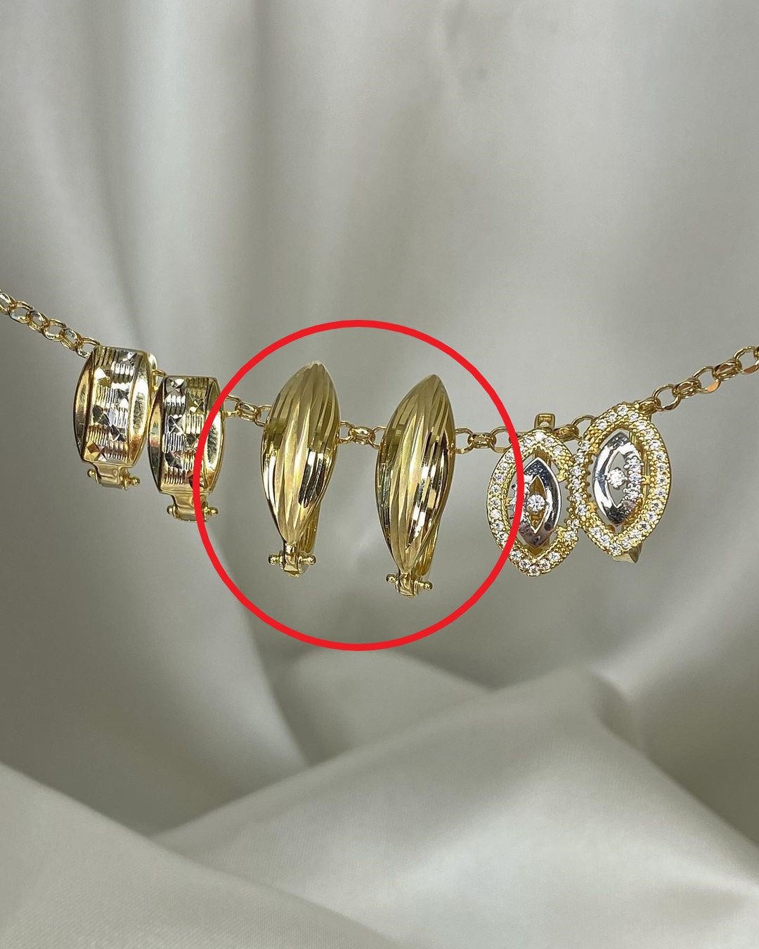 Gold-Ohrringe in ver. Varianten