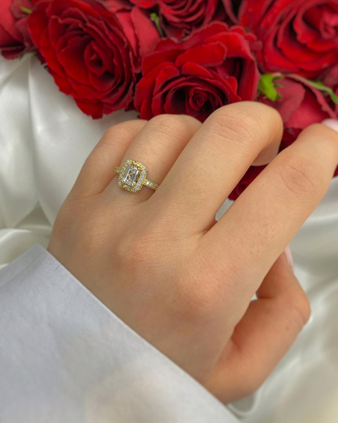 Gold-Solitärring mit Baguette-Stein